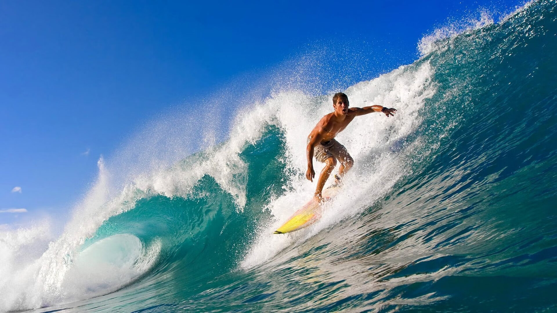 九游游戏-“跃山飞跃：悬崖与荒原的极速震撼”，飞跃山丘